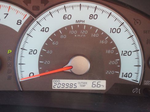 Used 2010 Toyota Camry SE image 4