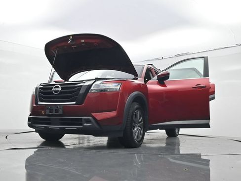 Used 2022 Nissan Pathfinder SV w/ SV Black Package FWD image 31