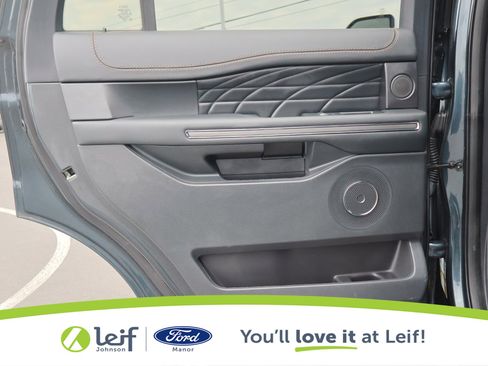 Used 2023 Ford Expedition Platinum image 27