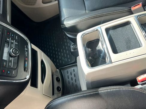 Used 2014 Chrysler Town & Country Touring FWD image 16