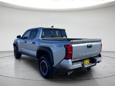 Certified 2024 Toyota Tacoma TRD Off-Road AWD/4WD image 5