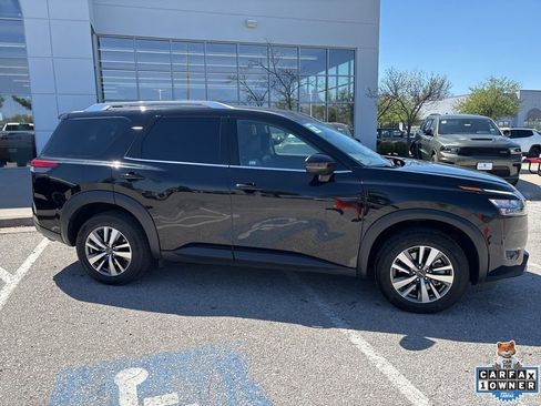 Used 2025 Nissan Pathfinder SL FWD image 33