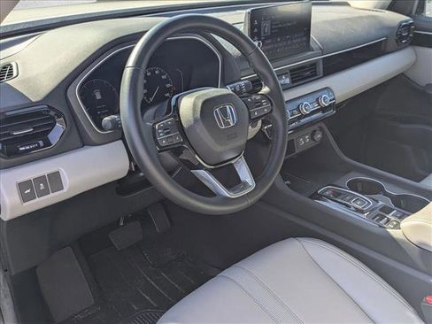 Used 2025 Honda Pilot EX-L image 9