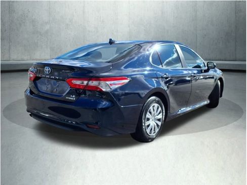 Used 2019 Toyota Camry LE image 11