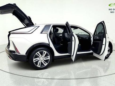 Used 2024 Cadillac Lyriq Tech RWD image 19
