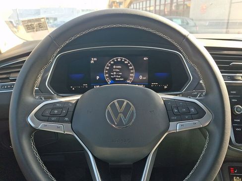 Certified 2023 Volkswagen Tiguan SE w/ Panoramic Sunroof Package image 19