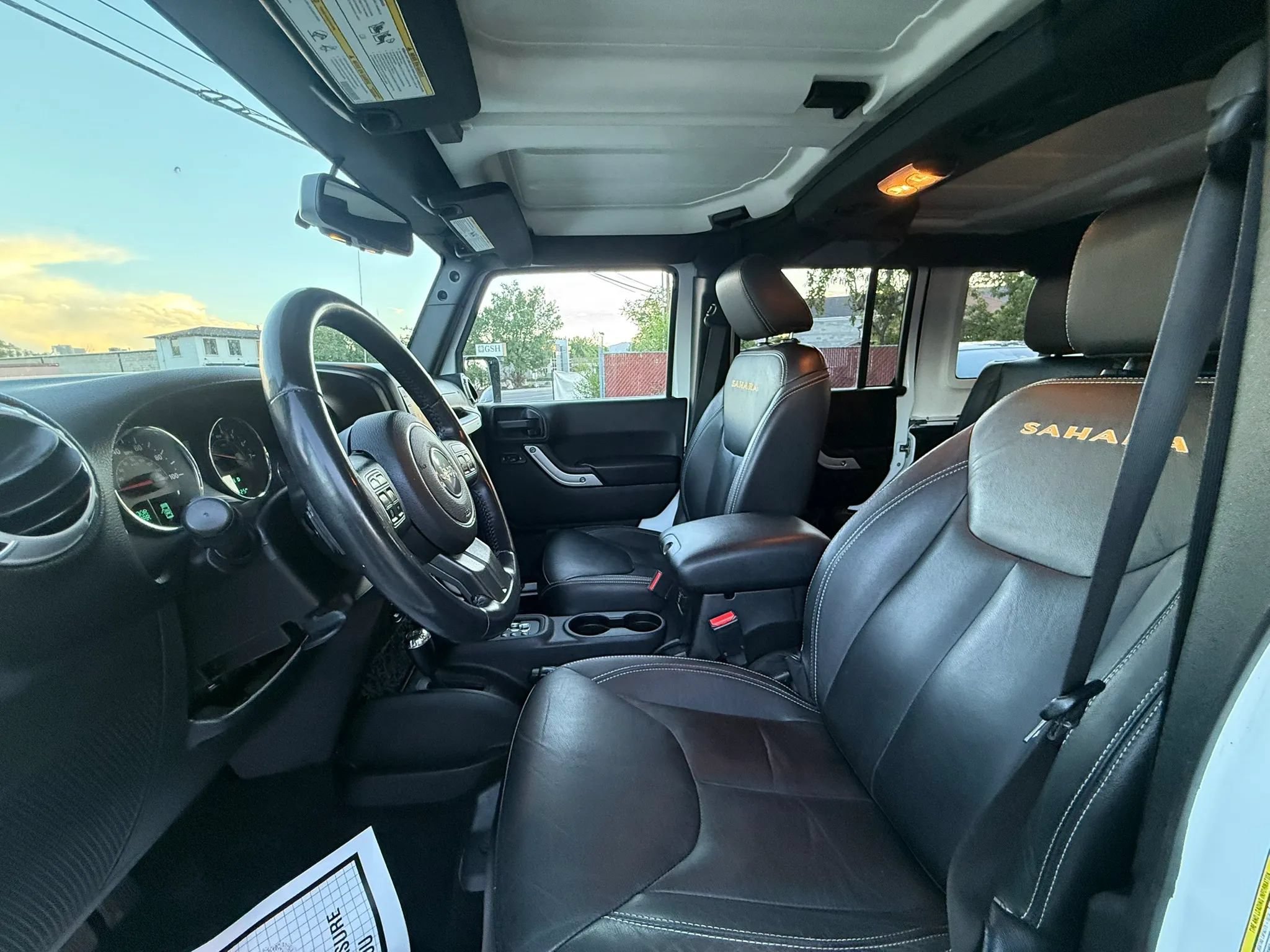 Used 2015 Jeep Wrangler Unlimited Sahara w/ Connectivity Group AWD/4WD image 11