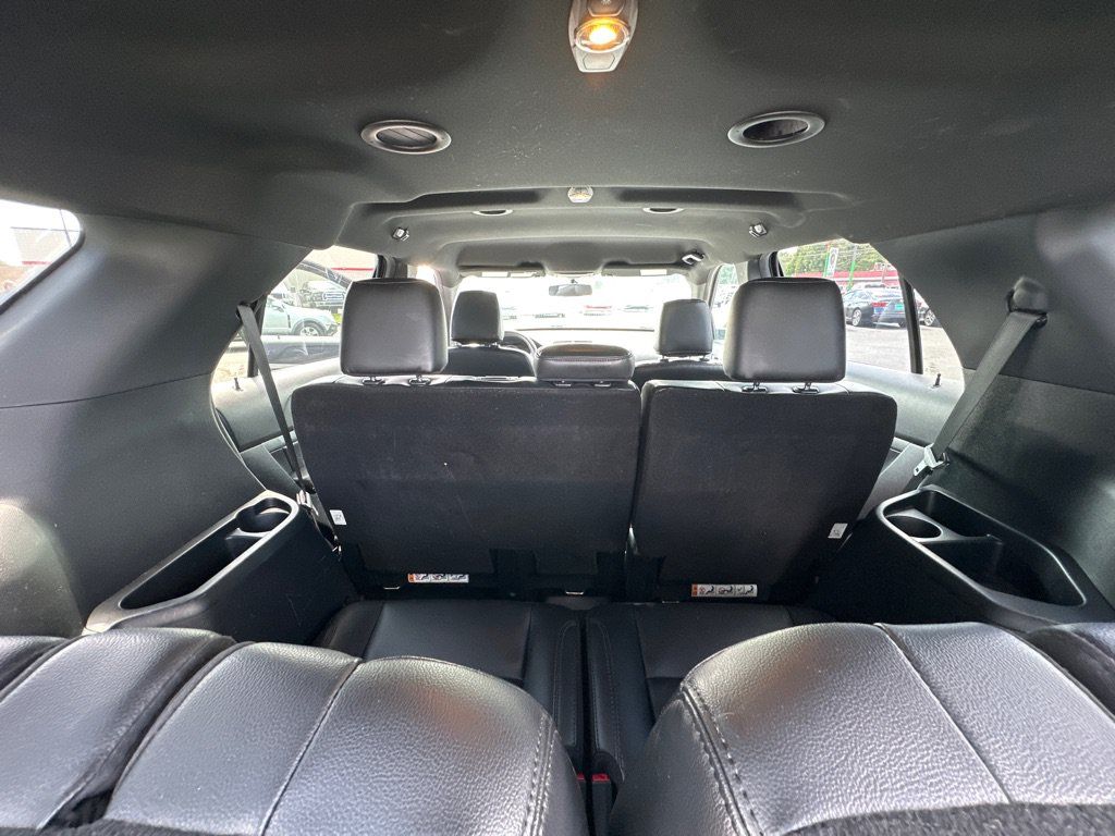 Used 2019 Ford Explorer XLT w/ Equipment Group 202A AWD/4WD image 25
