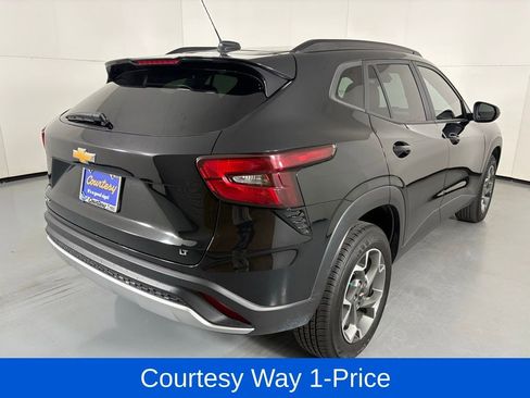 Used 2024 Chevrolet Trax LT FWD image 11