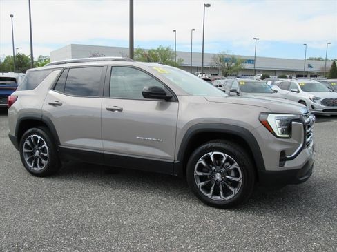 Used 2025 GMC Terrain Elevation w/ Elevation Premium Package AWD/4WD image 2