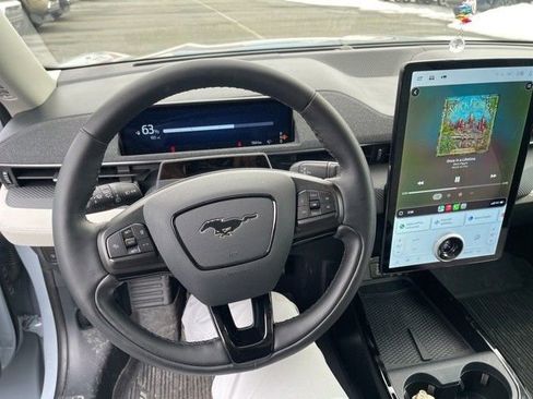 Used 2025 Ford Mustang Mach-E Premium image 9