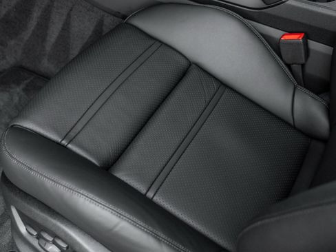 Certified 2025 Porsche Cayenne image 22