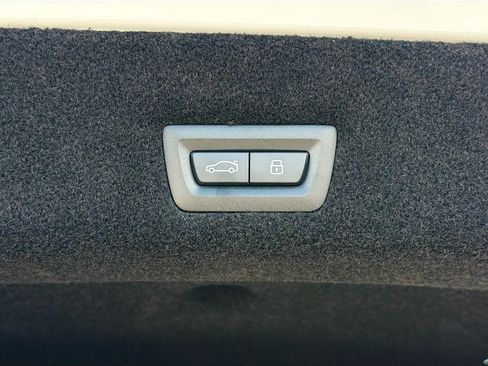 New 2026 BMW 740i w/ Premium Package RWD image 13
