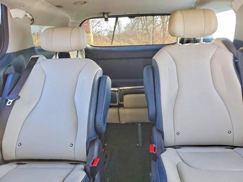 Used 2025 Kia Carnival SX Prestige image 6