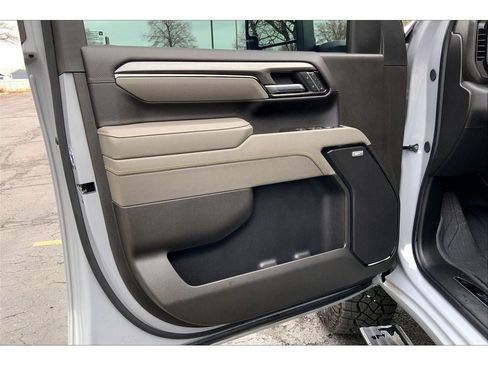 Used 2025 Chevrolet Silverado 2500 ZR2 w/ Technology Package image 25