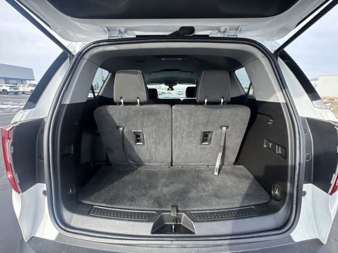 Certified 2023 GMC Acadia SLE image 25