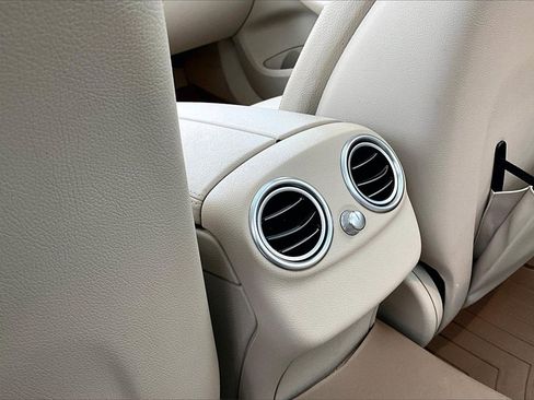 Used 2015 Mercedes-Benz C 300 4MATIC Sedan image 10