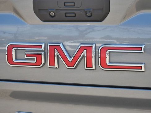 Used 2021 GMC Sierra 1500 SLT w/ SLT Premium Plus Package AWD/4WD image 10