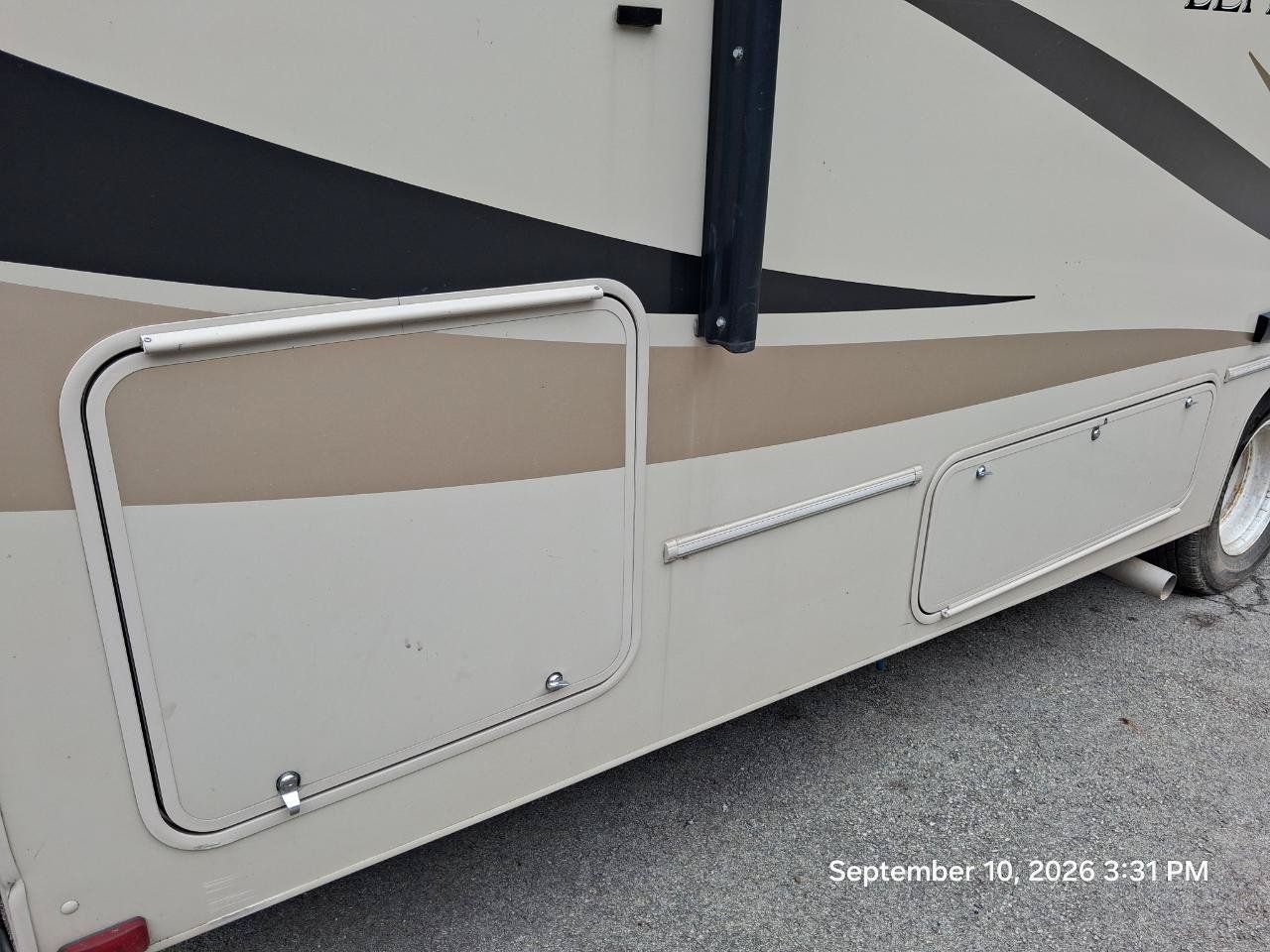 Used 2018 Ford E-450 and Econoline 450 Super Duty w/ Motorhome Prep Package RWD image 24