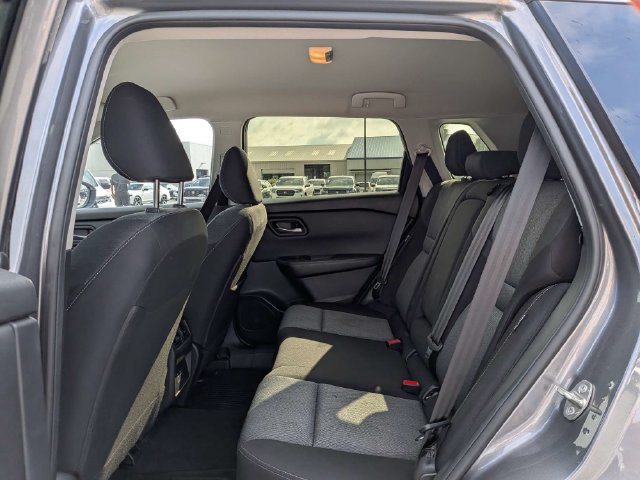 Used 2025 Nissan Rogue SV FWD image 13
