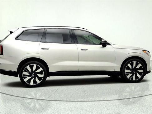 Used 2025 Volvo EX90 Ultra AWD/4WD image 4