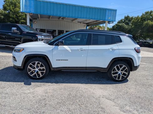 Used 2024 Jeep Compass Limited w/ Elite Group AWD/4WD image 7