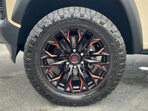 Used 2023 Chevrolet Colorado Trail Boss w/ Technology Package AWD/4WD image 9