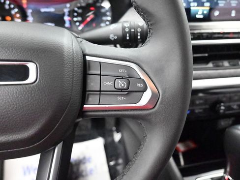 Used 2024 Jeep Compass Latitude image 32