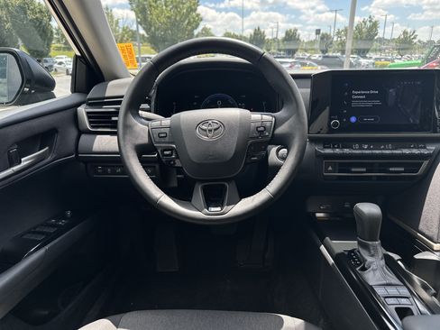 Used 2025 Toyota Camry LE w/ Convenience Package FWD image 16