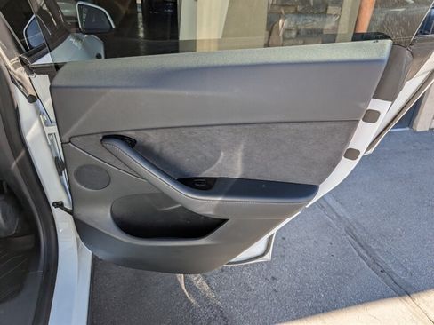 Used 2021 Tesla Model Y Long Range AWD/4WD image 27