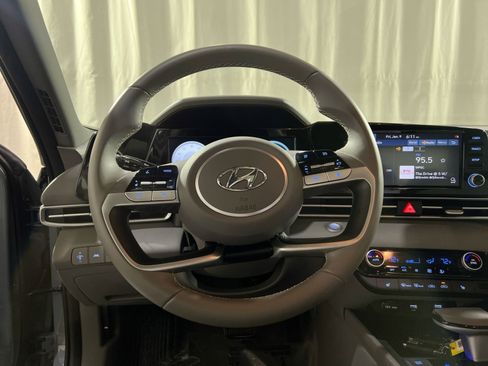 Used 2022 Hyundai Elantra SEL w/ Convenience + Premium Package image 20