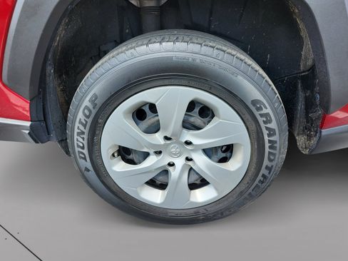 Used 2019 Toyota RAV4 LE AWD/4WD image 14