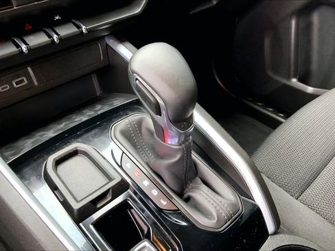 Used 2024 Chevrolet Colorado LT image 31