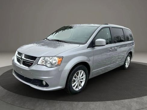 Used 2019 Dodge Grand Caravan SXT FWD image 2