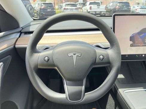 Used 2024 Tesla Model Y Long Range AWD/4WD image 11