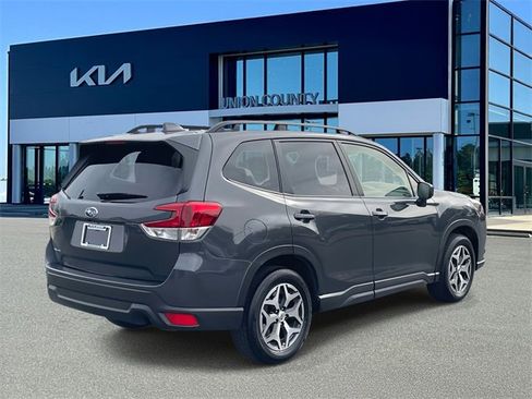 Used 2023 Subaru Forester Premium image 11