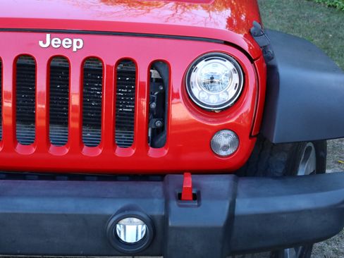 Used 2018 Jeep Wrangler Unlimited Rubicon w/ Cold Weather Group image 21