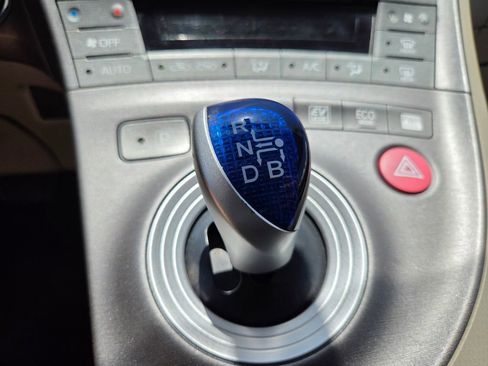 Used 2014 Toyota Prius Five FWD image 26