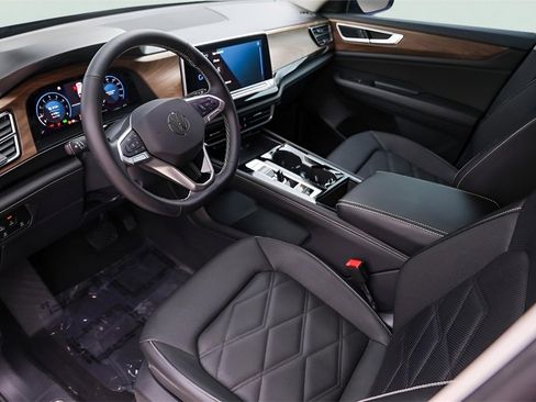 Used 2025 Volkswagen Atlas SE image 13