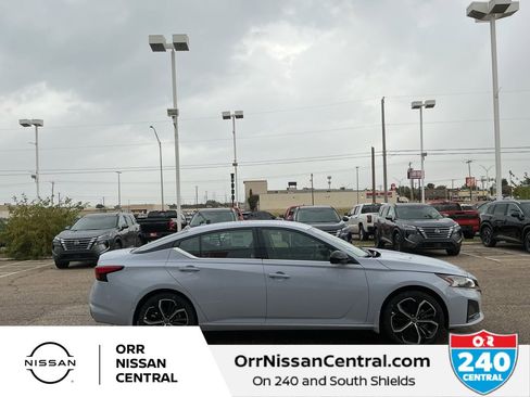 New 2025 Nissan Altima 2.5 SR image 4