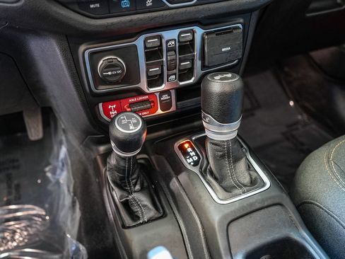 Used 2024 Jeep Wrangler Unlimited AWD/4WD image 18