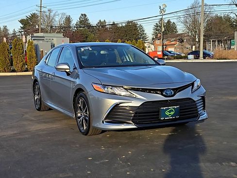 Used 2023 Toyota Camry XLE image 7