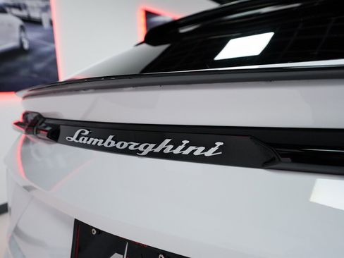 Used 2021 Lamborghini Urus image 5