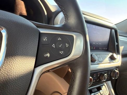 Used 2023 GMC Acadia SLT w/ Technology Package FWD image 38