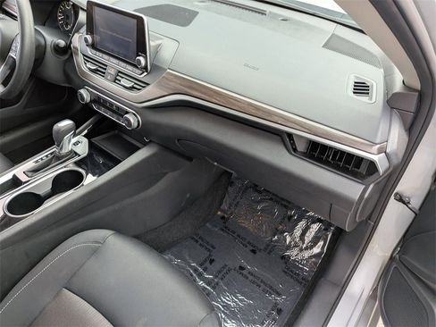 Used 2024 Nissan Altima 2.5 SV image 31