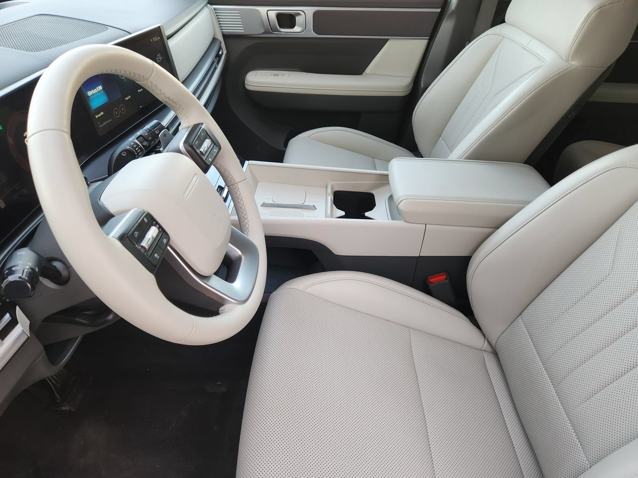 Used 2025 Hyundai Santa Fe SEL FWD image 12
