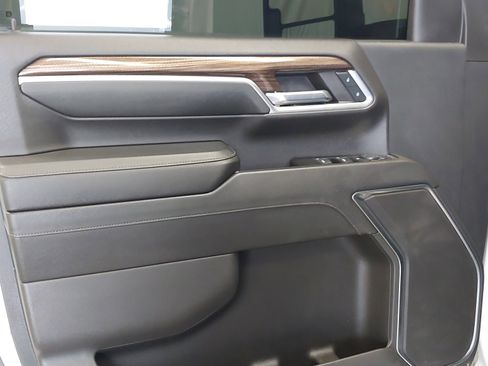 Used 2024 Chevrolet Silverado 2500 LT AWD/4WD image 24