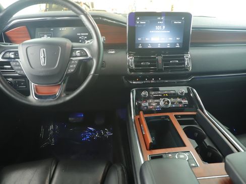 Used 2020 Lincoln Navigator 2WD image 19