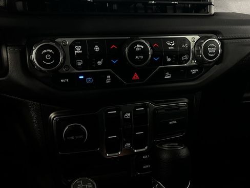 Used 2024 Jeep Wrangler Unlimited Sahara w/ Technology Group image 21