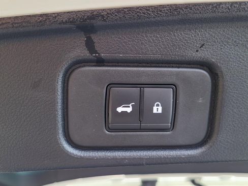 Used 2025 Nissan Pathfinder SV image 5